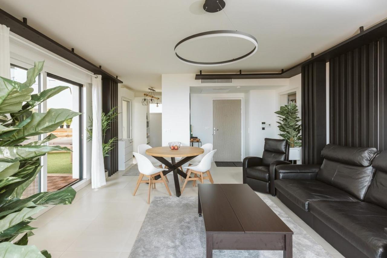 شقة Monaco View, Pool, Garage, 100 M2 Terrace بوزولي المظهر الخارجي الصورة