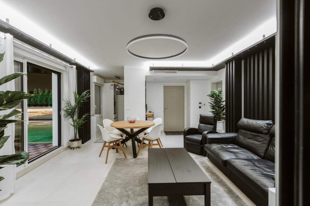 شقة Monaco View, Pool, Garage, 100 M2 Terrace بوزولي المظهر الخارجي الصورة