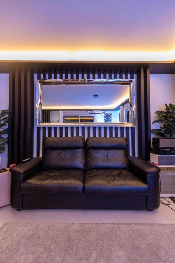 شقة Monaco View, Pool, Garage, 100 M2 Terrace بوزولي المظهر الخارجي الصورة