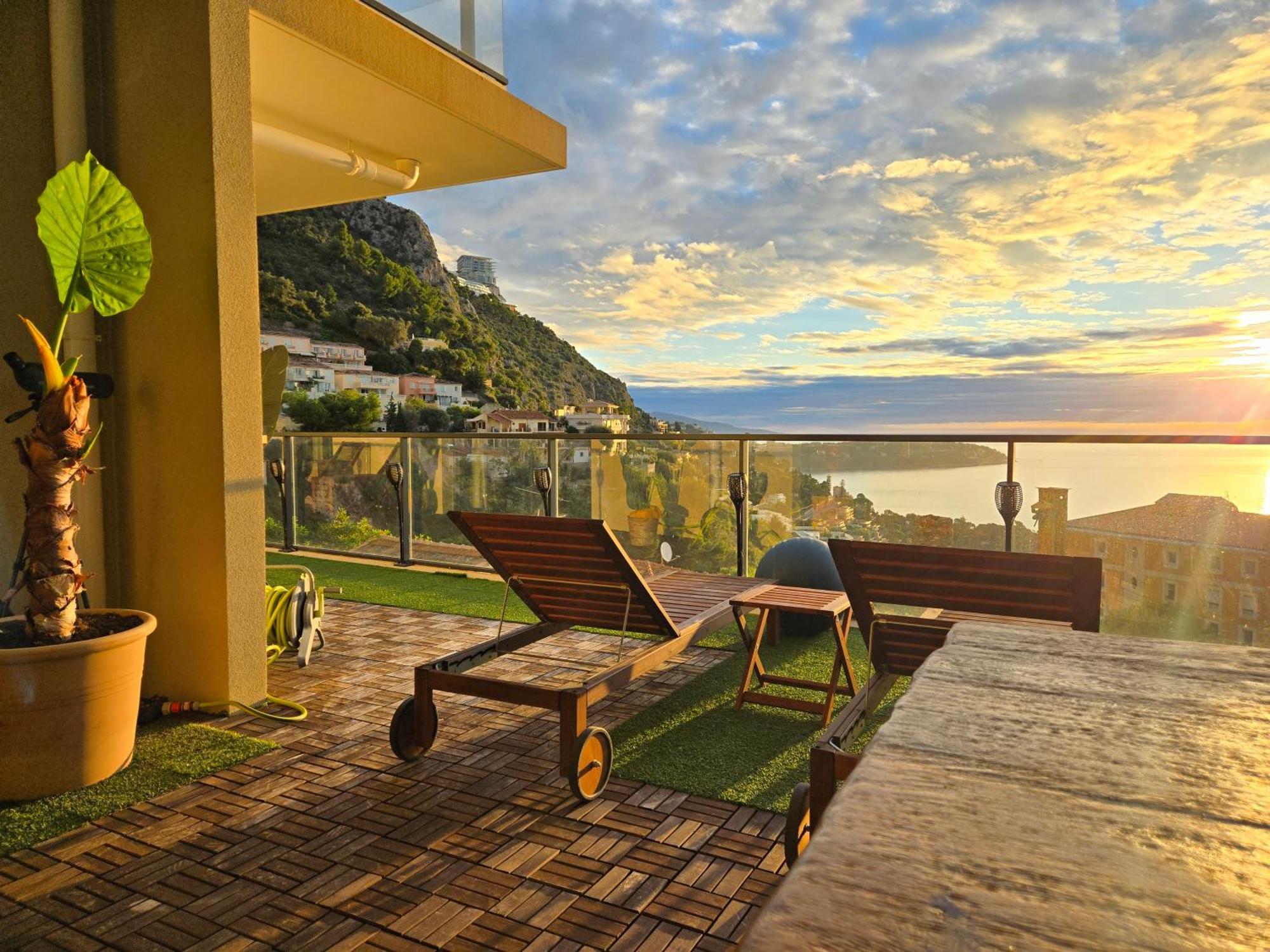 شقة Monaco View, Pool, Garage, 100 M2 Terrace بوزولي المظهر الخارجي الصورة